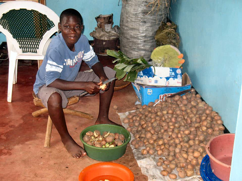 aardappels schillen voor een heel weeshuis